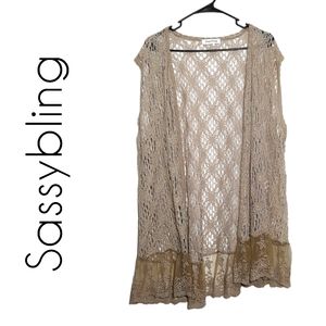 Sassybling sleeveless cardigan size OS flaw